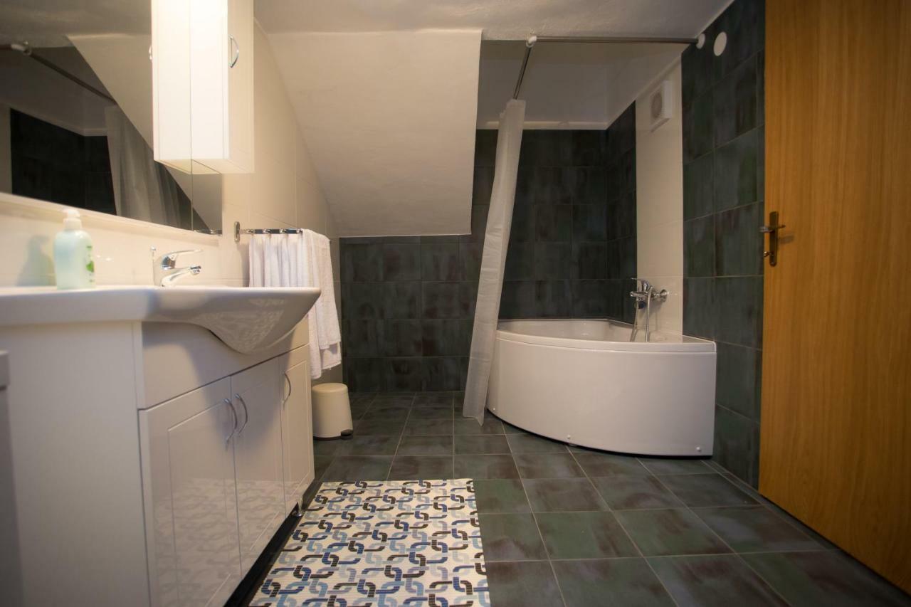 Apartman Girasol Pula Apartment Екстериор снимка