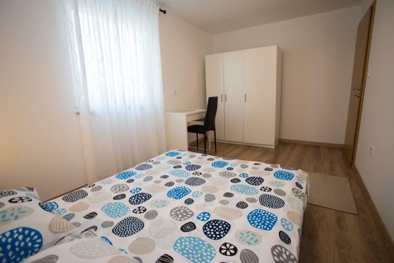 Apartman Girasol Pula Apartment Екстериор снимка
