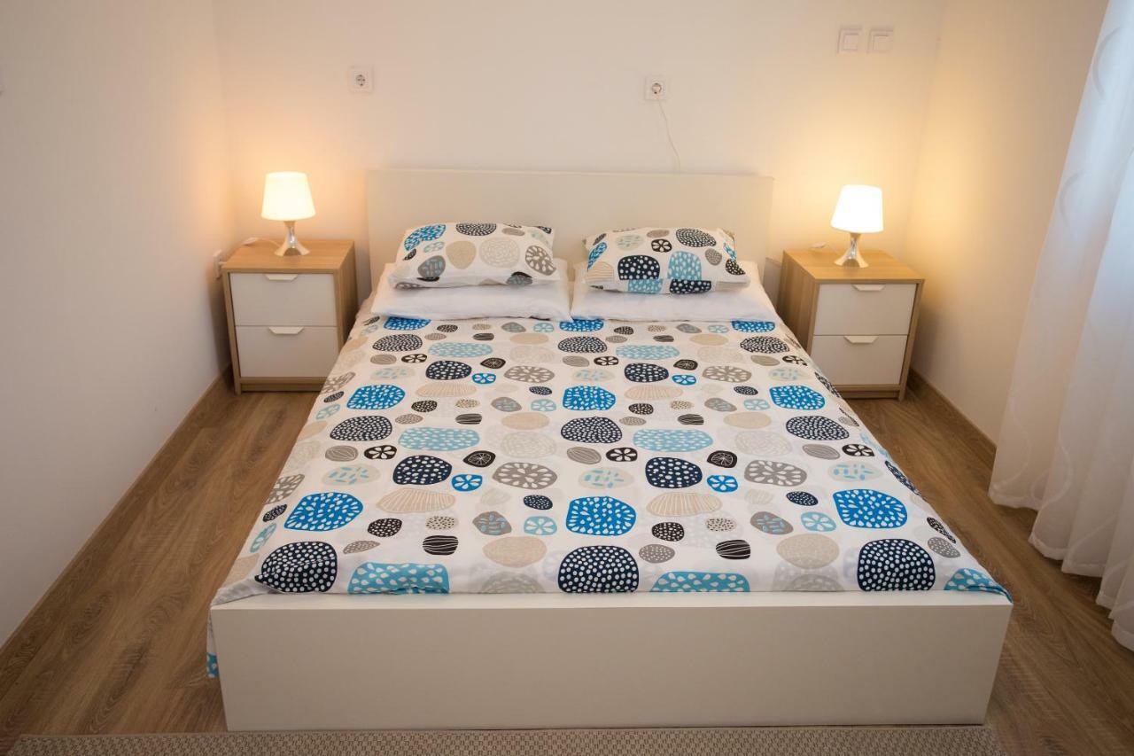 Apartman Girasol Pula Apartment Екстериор снимка