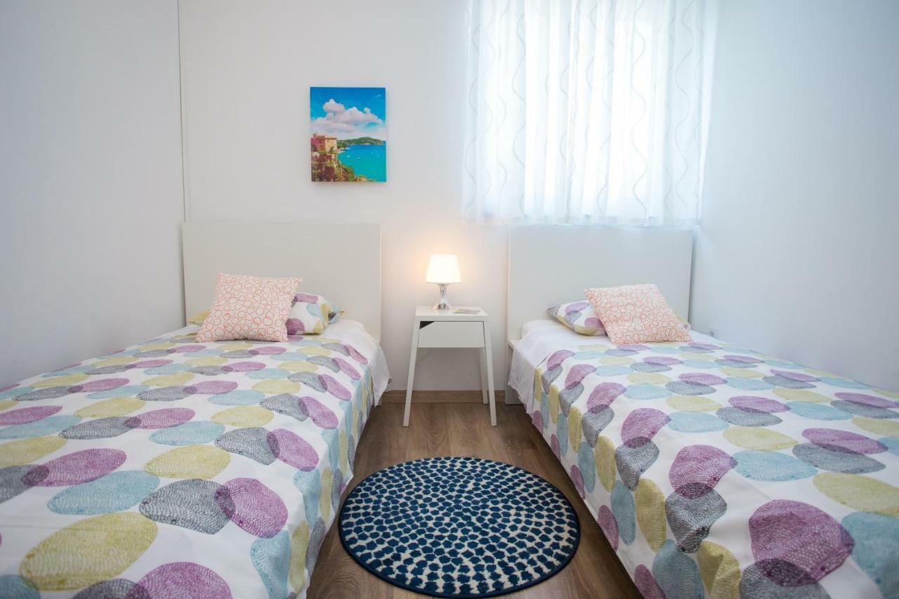 Apartman Girasol Pula Apartment Екстериор снимка